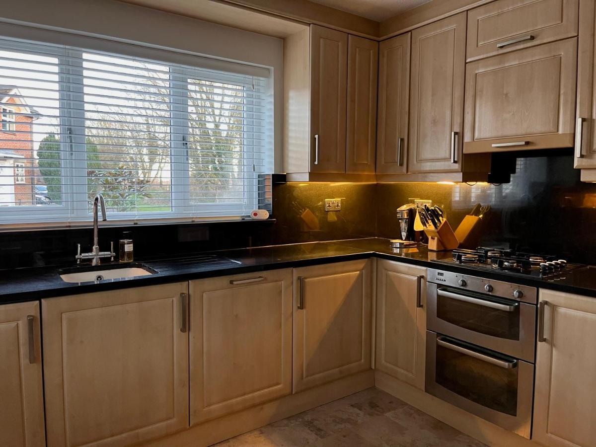 Stunning Beverley Bungalow W Fireplace, Private Parking, And Garden Eksteriør billede