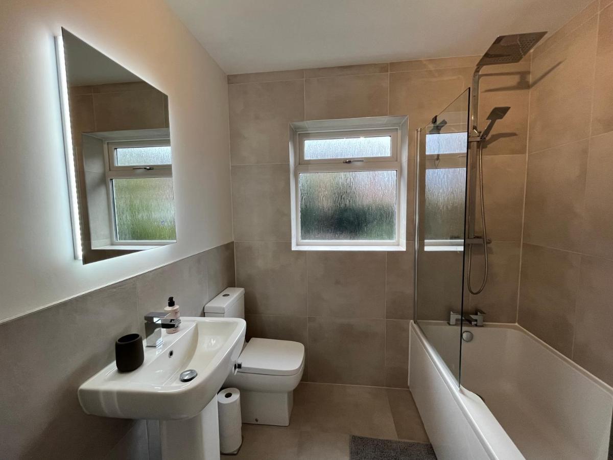 Stunning Beverley Bungalow W Fireplace, Private Parking, And Garden Eksteriør billede
