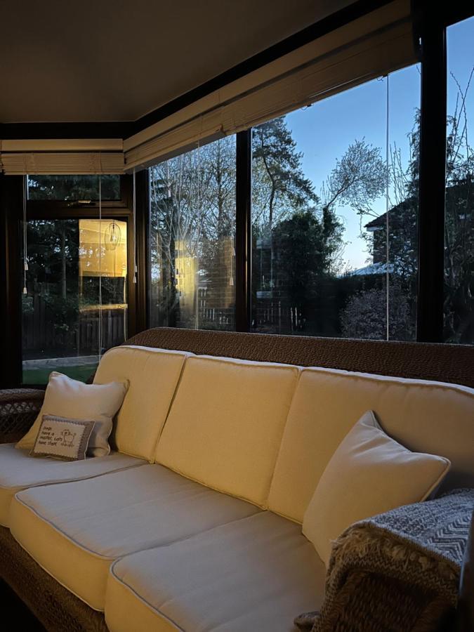 Stunning Beverley Bungalow W Fireplace, Private Parking, And Garden Eksteriør billede